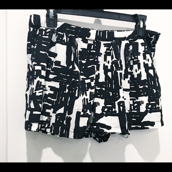 Women’s Forever 21 short-size M - Picture 1 of 7